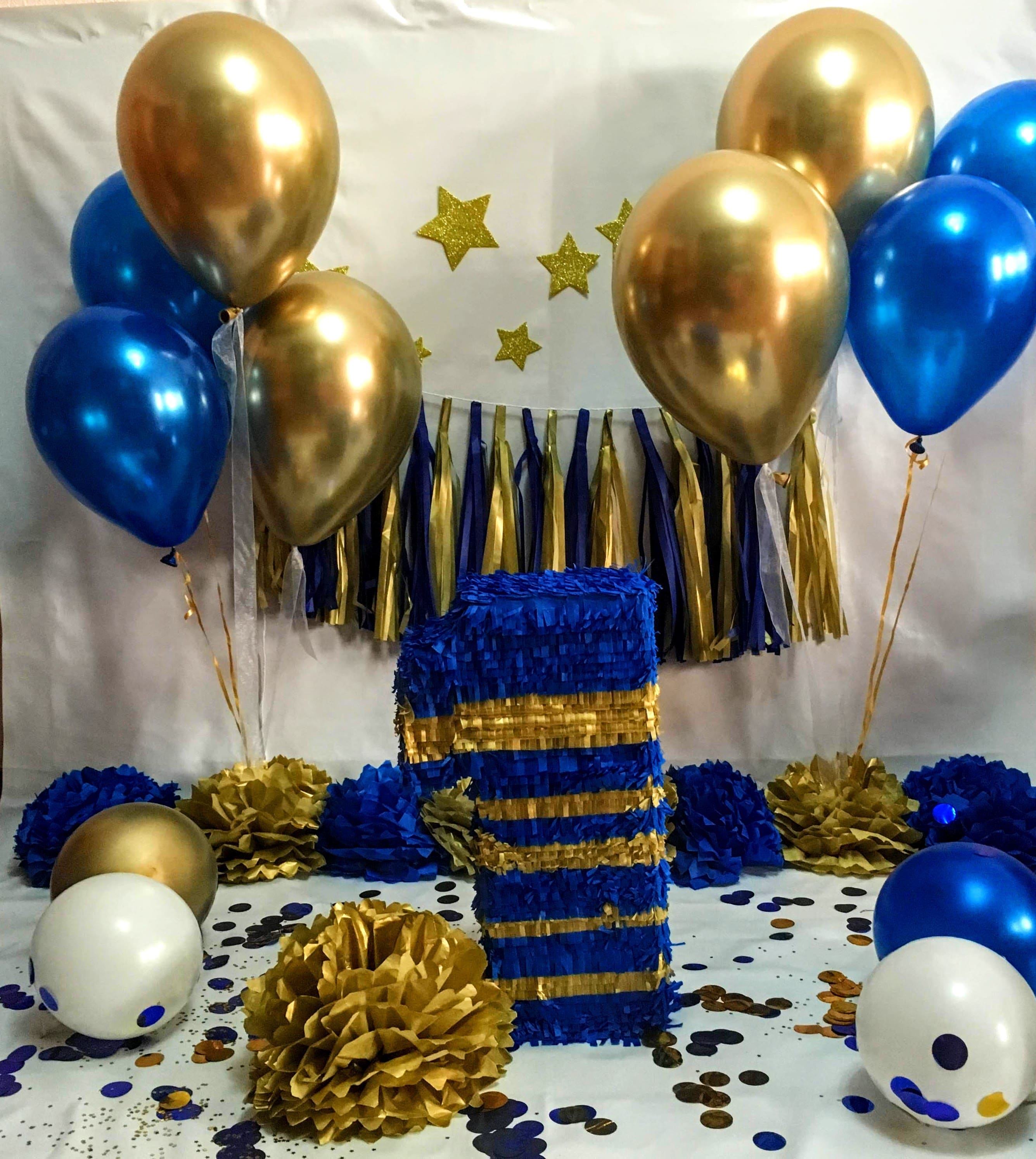 Decoracion personalizada piñata azul dorado bloque